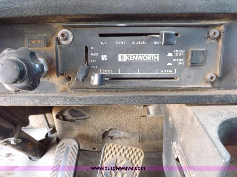 image for item H7173 1994 Kenworth W900 vacuum truck