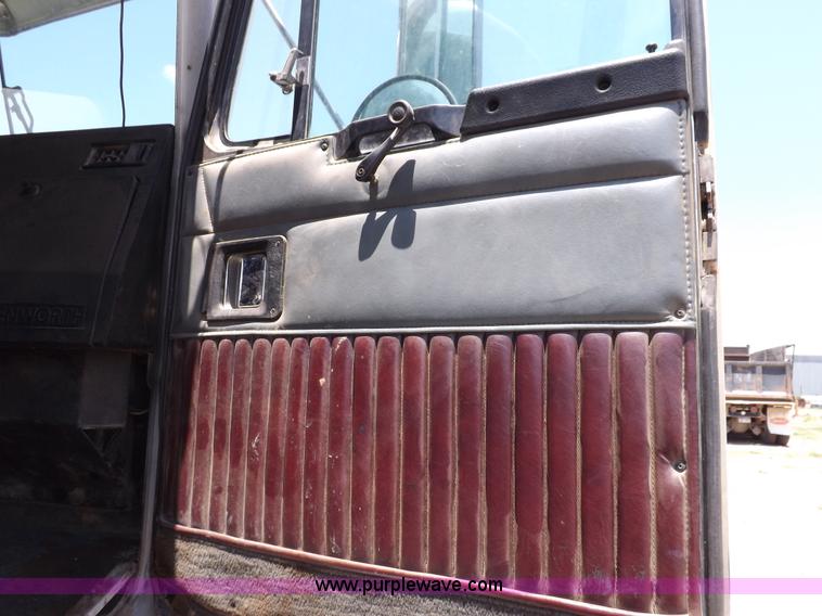 image for item H7173 1994 Kenworth W900 vacuum truck