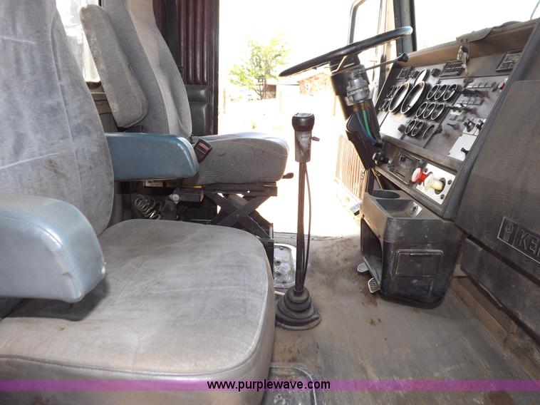 image for item H7173 1994 Kenworth W900 vacuum truck