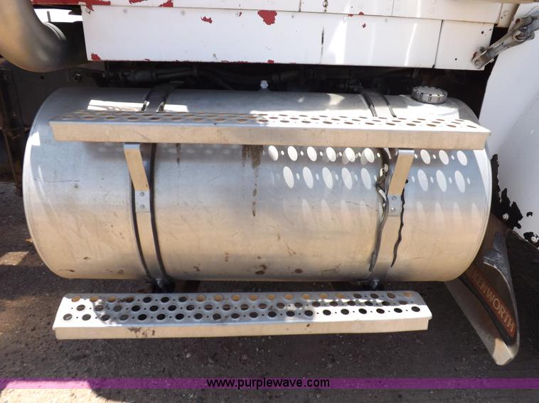 image for item H7173 1994 Kenworth W900 vacuum truck