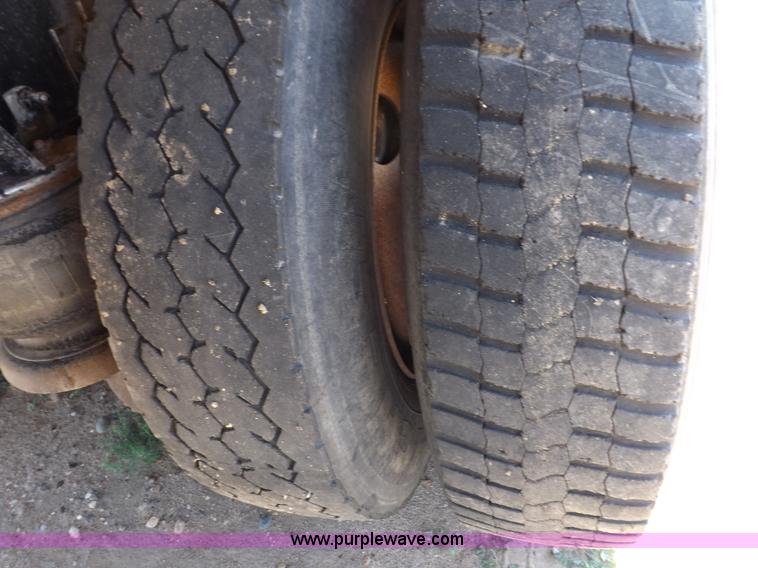 image for item H7173 1994 Kenworth W900 vacuum truck