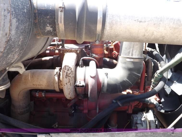 image for item H7175 1982 International 4300 semi truck