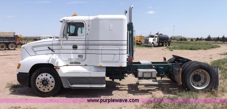image for item H7176 1995 Freightliner FLD112 semi truck
