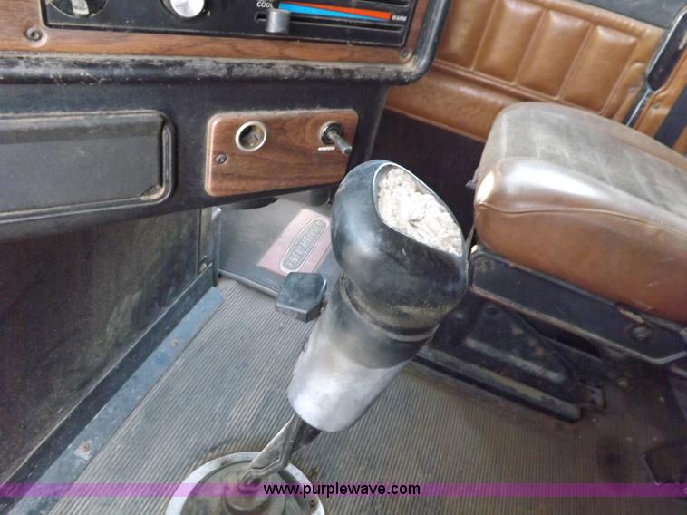 image for item H7176 1995 Freightliner FLD112 semi truck