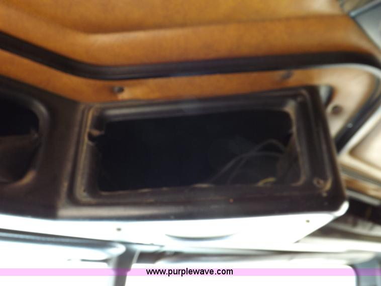 image for item H7176 1995 Freightliner FLD112 semi truck