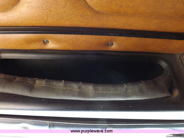 image for item H7176 1995 Freightliner FLD112 semi truck