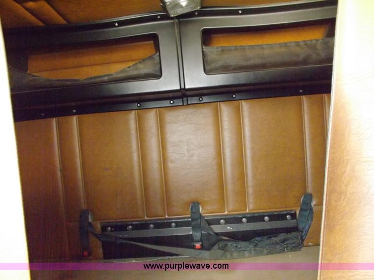 image for item H7176 1995 Freightliner FLD112 semi truck