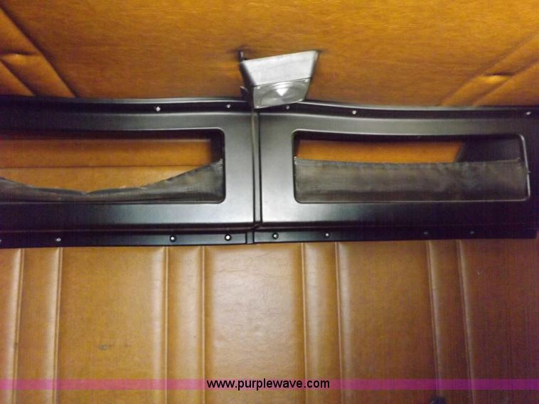 image for item H7176 1995 Freightliner FLD112 semi truck