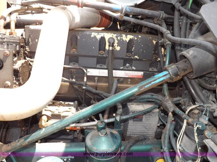 image for item H7176 1995 Freightliner FLD112 semi truck