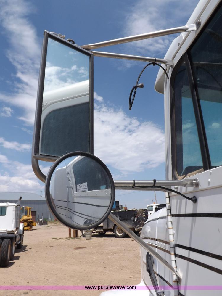 image for item H7176 1995 Freightliner FLD112 semi truck