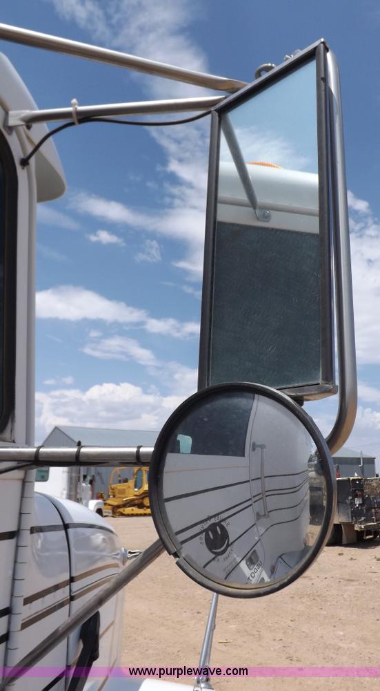 image for item H7176 1995 Freightliner FLD112 semi truck