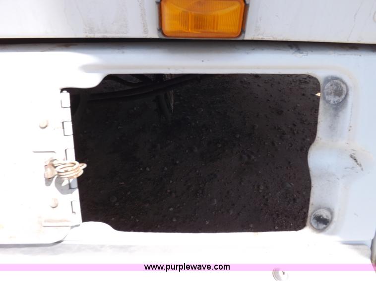 image for item H7176 1995 Freightliner FLD112 semi truck