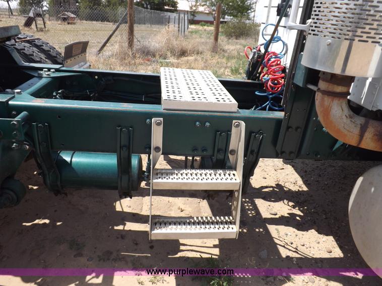 image for item H7176 1995 Freightliner FLD112 semi truck