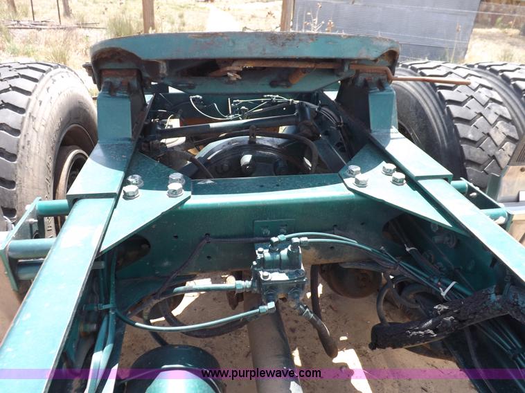 image for item H7176 1995 Freightliner FLD112 semi truck