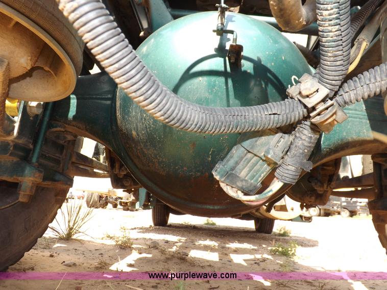 image for item H7176 1995 Freightliner FLD112 semi truck