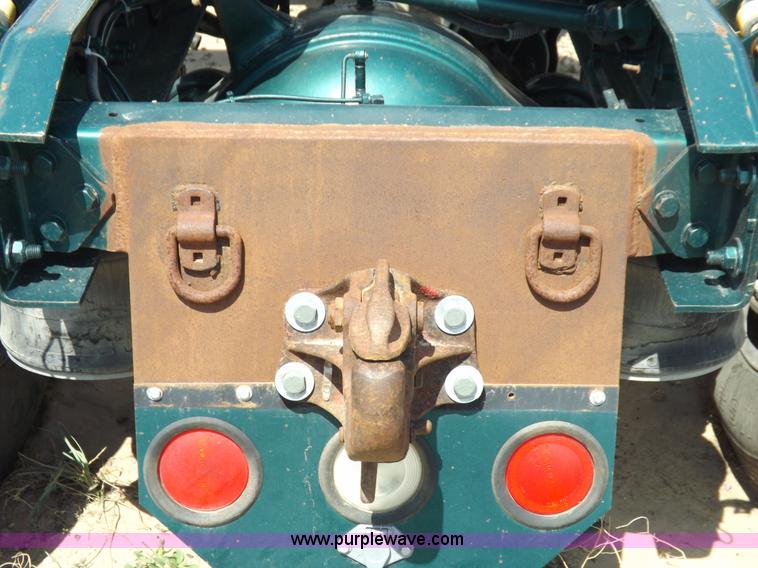 image for item H7176 1995 Freightliner FLD112 semi truck