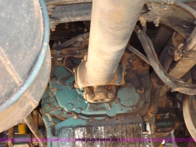 image for item H7176 1995 Freightliner FLD112 semi truck