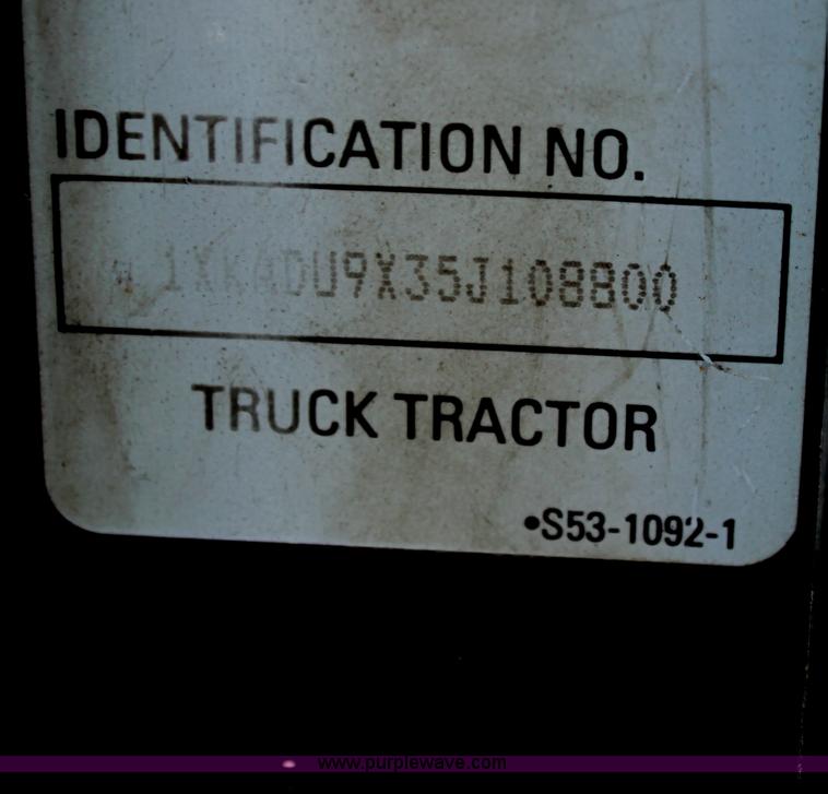 image for item H7375 2005 Kenworth T600 semi truck