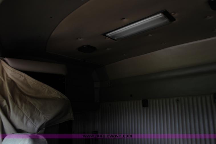 image for item H7376 2002 Kenworth T800 semi truck