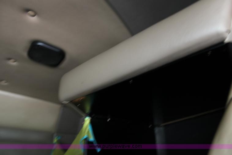 image for item H7376 2002 Kenworth T800 semi truck