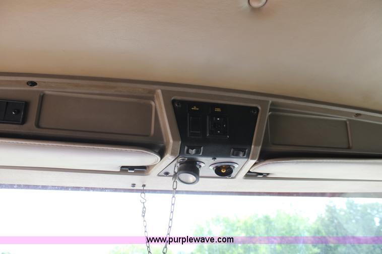 image for item H7376 2002 Kenworth T800 semi truck