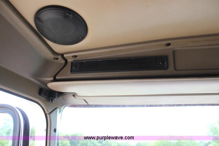 image for item H7376 2002 Kenworth T800 semi truck