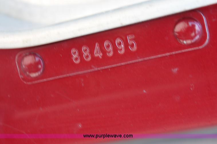 image for item H7376 2002 Kenworth T800 semi truck