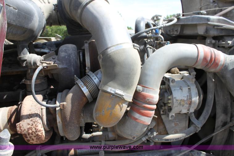 image for item H7376 2002 Kenworth T800 semi truck