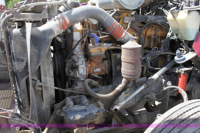 image for item H7376 2002 Kenworth T800 semi truck