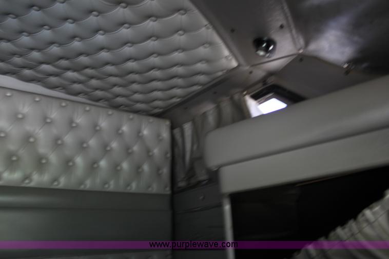 image for item H7377 2005 Kenworth T600 semi truck