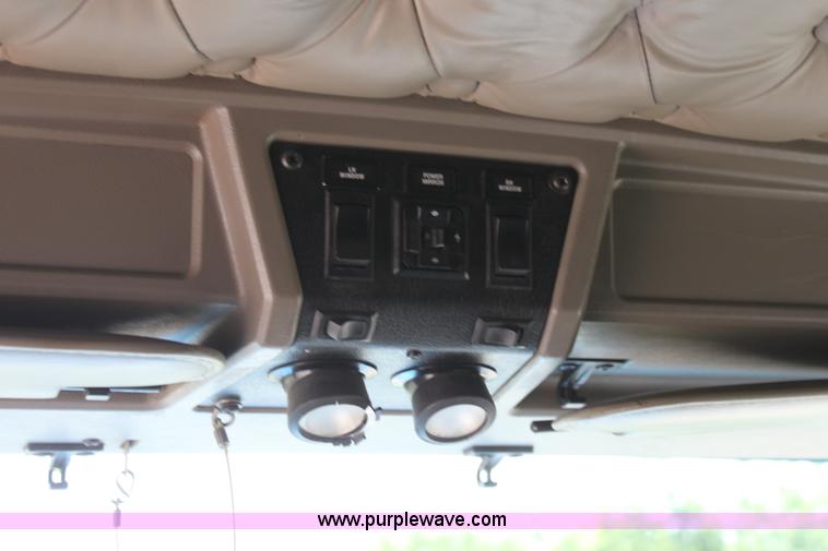 image for item H7377 2005 Kenworth T600 semi truck