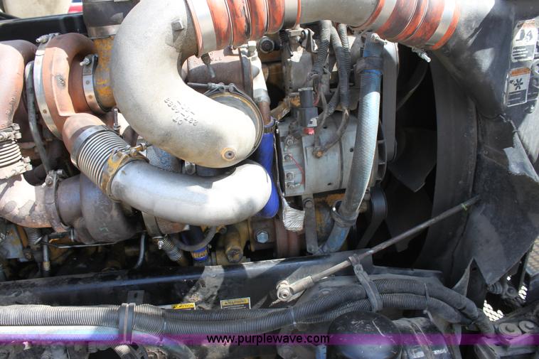 image for item H7377 2005 Kenworth T600 semi truck