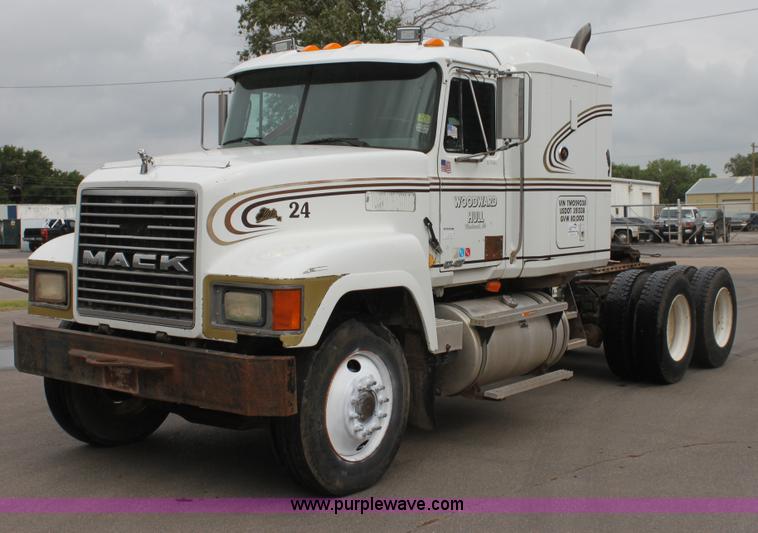 image for item H7390 1995 Mack CH613 Elite CL semi truck