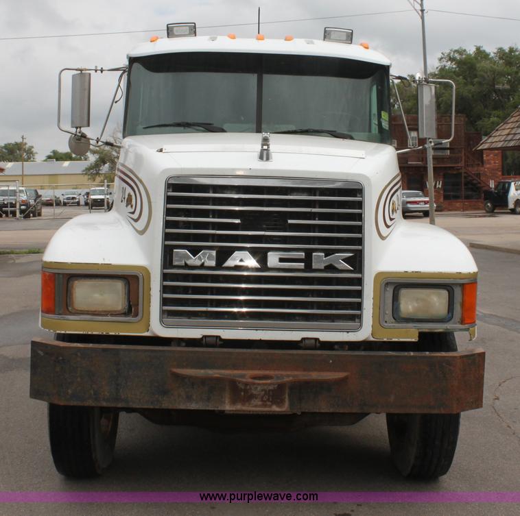 image for item H7390 1995 Mack CH613 Elite CL semi truck