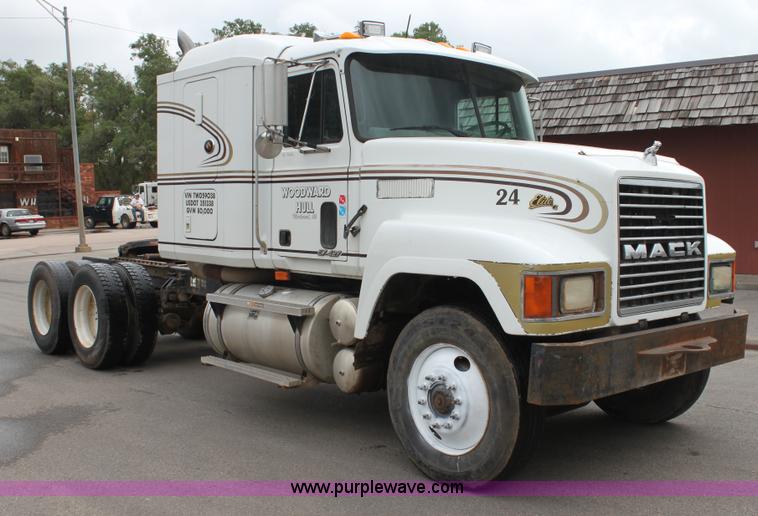 image for item H7390 1995 Mack CH613 Elite CL semi truck