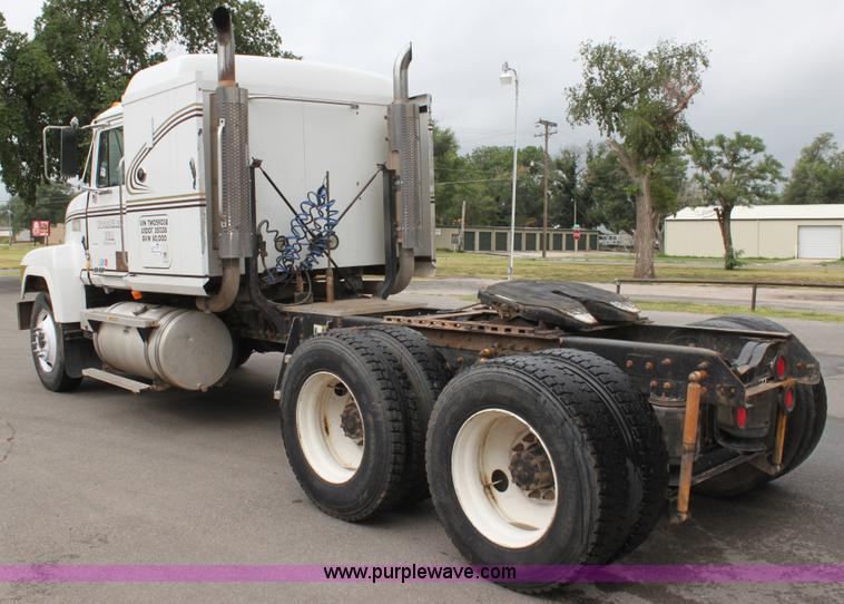 image for item H7390 1995 Mack CH613 Elite CL semi truck