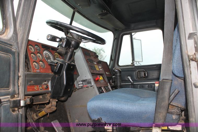 image for item H7390 1995 Mack CH613 Elite CL semi truck