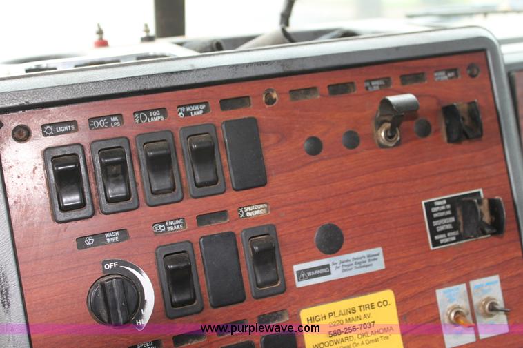 image for item H7390 1995 Mack CH613 Elite CL semi truck