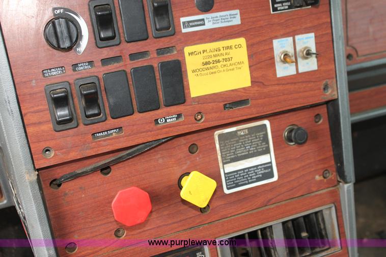 image for item H7390 1995 Mack CH613 Elite CL semi truck