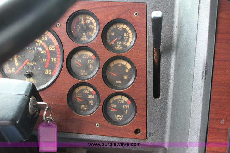 image for item H7390 1995 Mack CH613 Elite CL semi truck