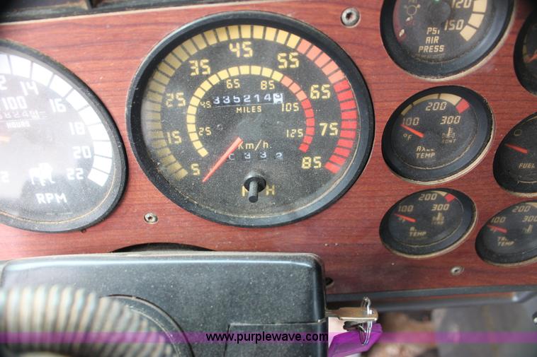 image for item H7390 1995 Mack CH613 Elite CL semi truck