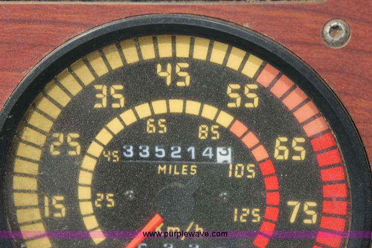 image for item H7390 1995 Mack CH613 Elite CL semi truck