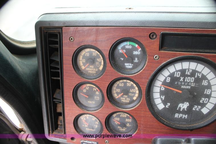 image for item H7390 1995 Mack CH613 Elite CL semi truck