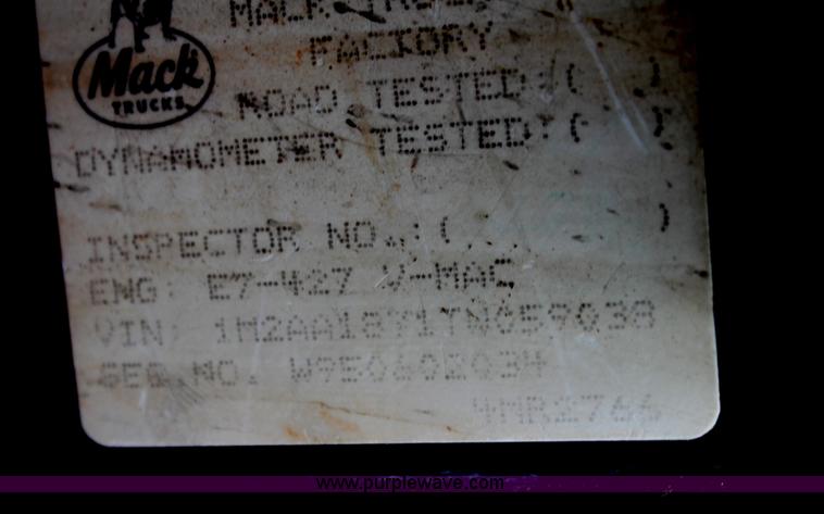 image for item H7390 1995 Mack CH613 Elite CL semi truck