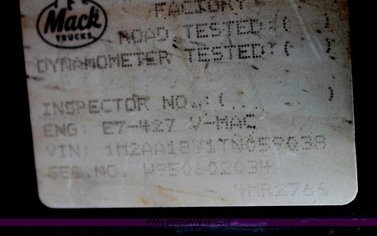 image for item H7390 1995 Mack CH613 Elite CL semi truck