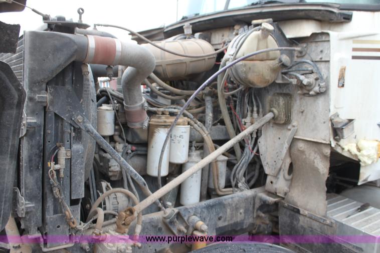 image for item H7390 1995 Mack CH613 Elite CL semi truck