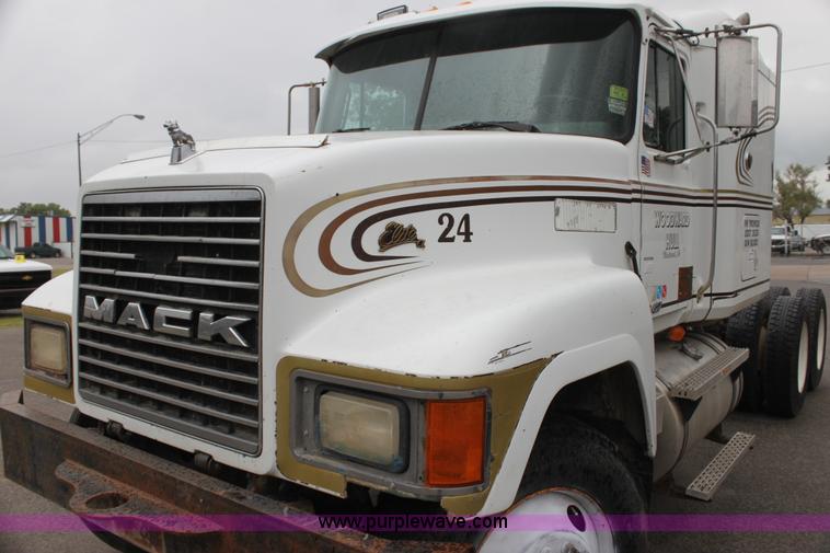 image for item H7390 1995 Mack CH613 Elite CL semi truck