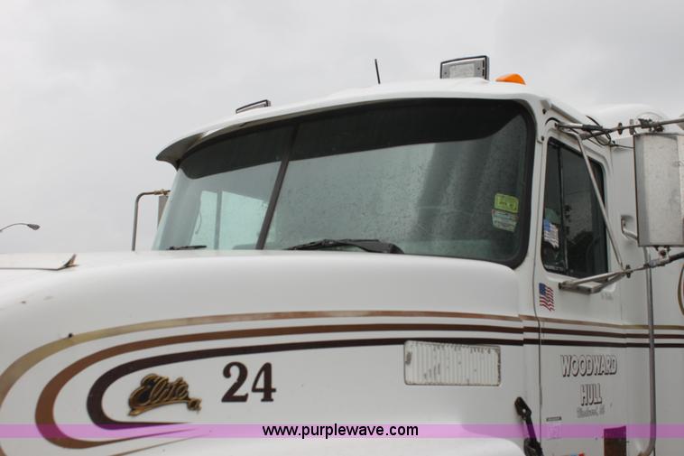 image for item H7390 1995 Mack CH613 Elite CL semi truck