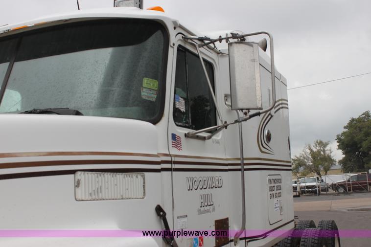 image for item H7390 1995 Mack CH613 Elite CL semi truck