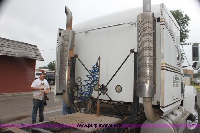 image for item H7390 1995 Mack CH613 Elite CL semi truck